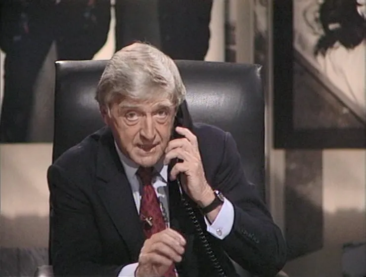 Michael Parkinson odbierający telefon od widza.